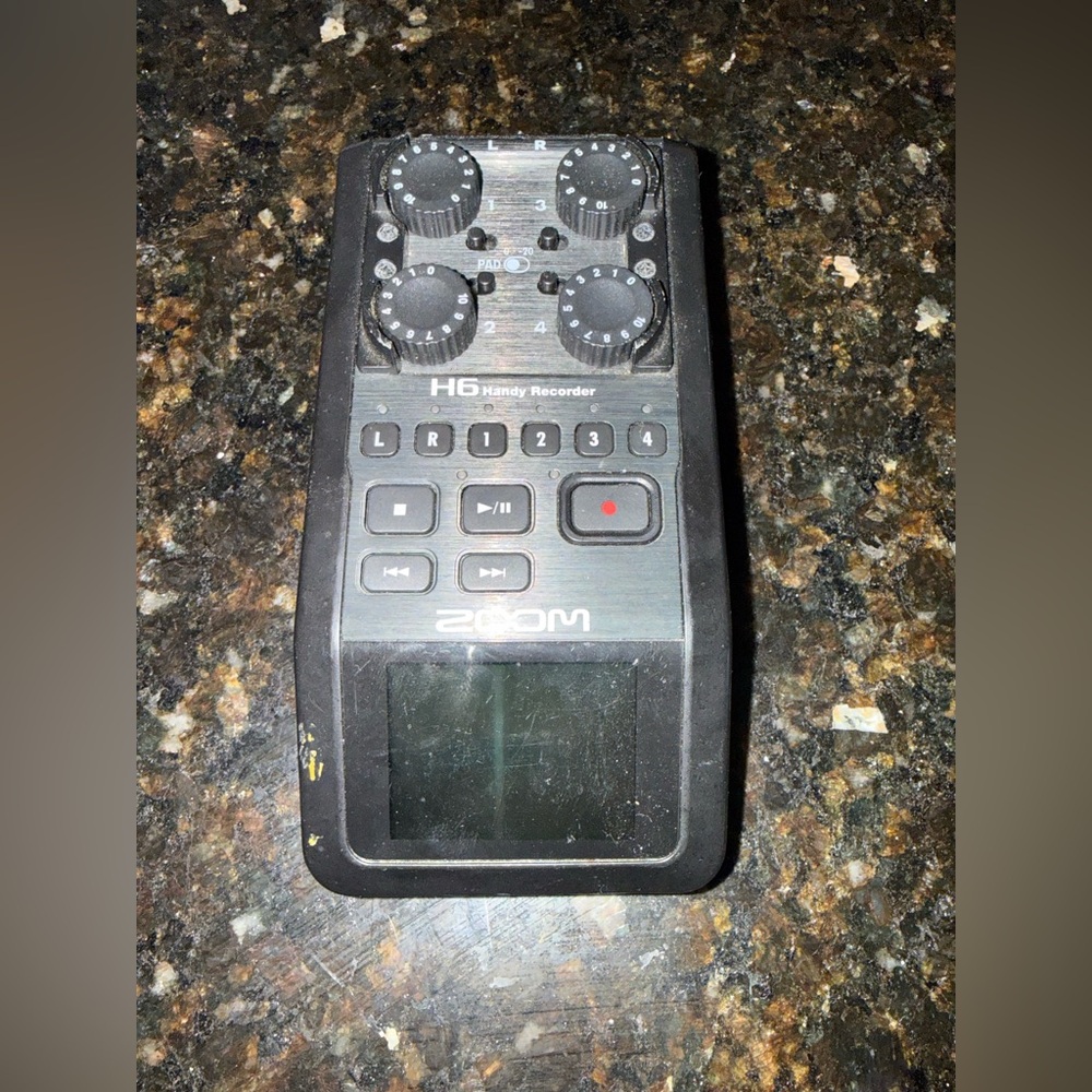 Zoom H6 Audio Recorder in Black